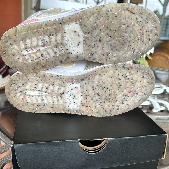 Grade School Jordan 1 Mid size 4.5y - Picture 7 of 8